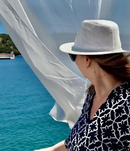 Theoharopoulou-FB-Profile